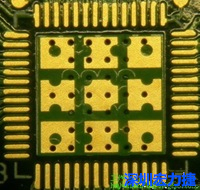 這也是不好的通孔設(shè)計，但部份通孔已經(jīng)用綠漆(mask)蓋上，但仍有部份通孔未塞孔。 