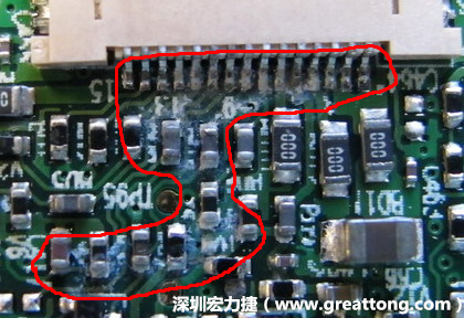 電路板疑似腐蝕氧化，懷疑電流異常過熱造成