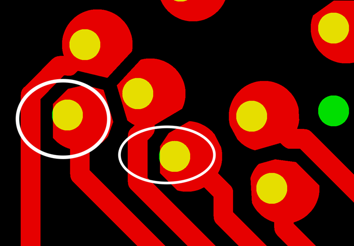 PCB生產(chǎn)會產(chǎn)生同一方向性的小小量偏移，焊盤被削的方向無規(guī)則，最惡劣的情況還會出現(xiàn)個別孔破焊環(huán)